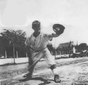 Merv Connors with 13th Airborne Division team